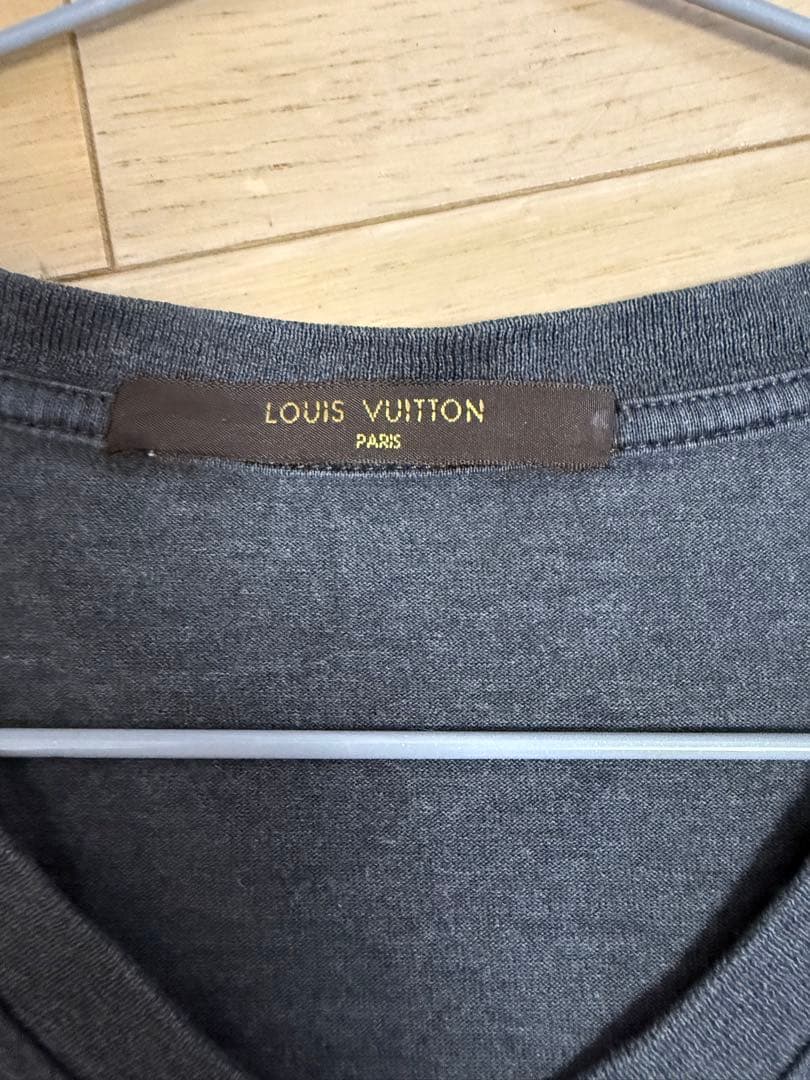 美品　Louis Vuitton 人気デザイン　Vネック Tシャツ(グレー)