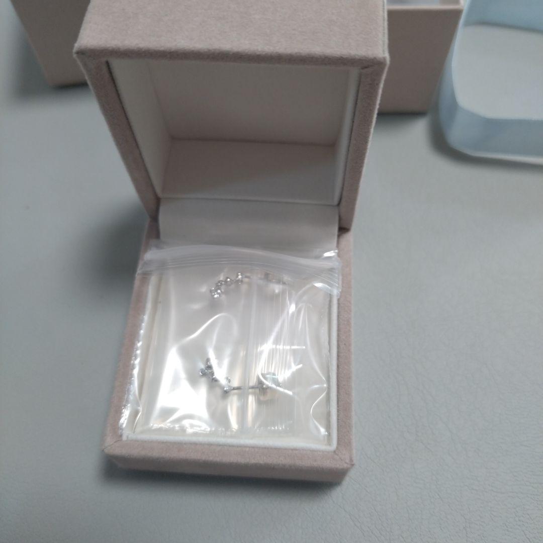 K10WG 3ストーンピアス／ ヴイエー ヴァンドーム青山