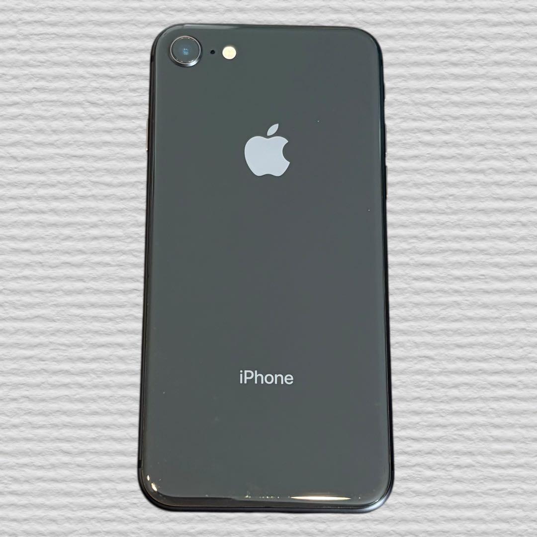 《Apple》iPhone8 64GB バッテリー残量82% スペースグレー