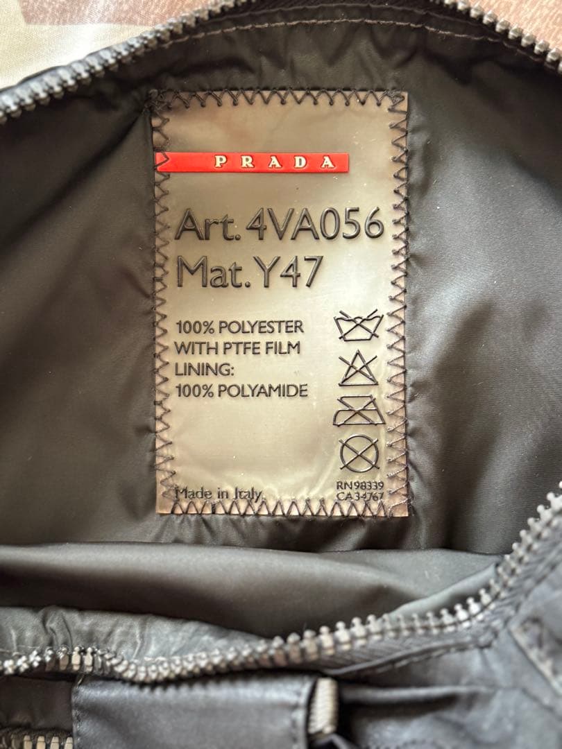 PRADA ボディバッグ