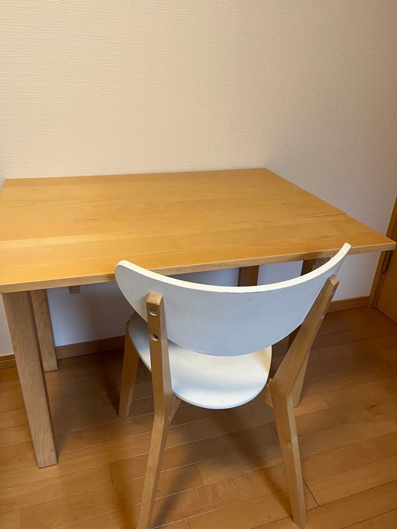 送料込み　　廃盤品　BJURSTA （ビュースタ） 伸長式テーブル