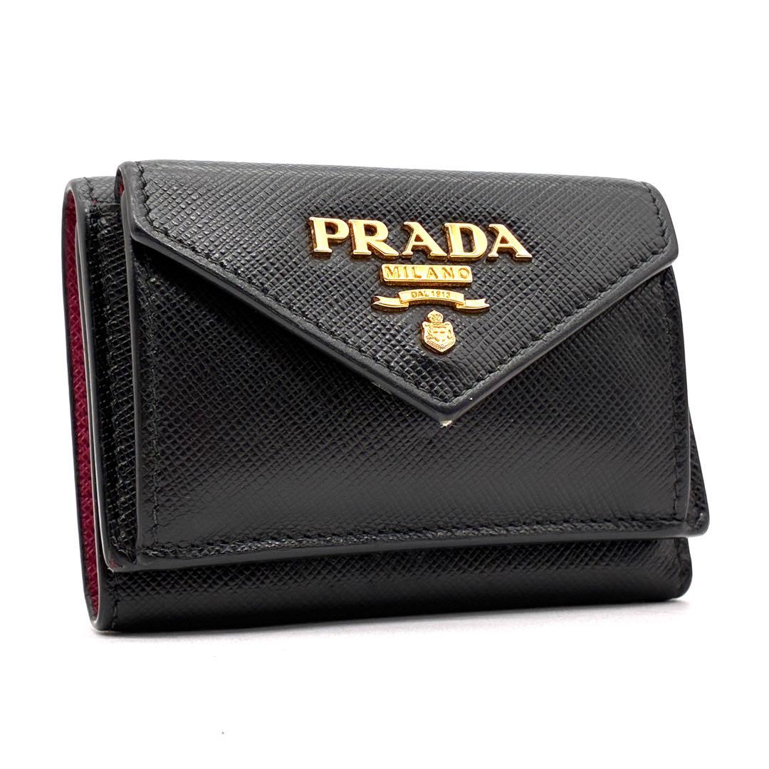 極美品 プラダ 三つ折り財布 ロゴ サフィアーノレザー シリアルあり ブラック