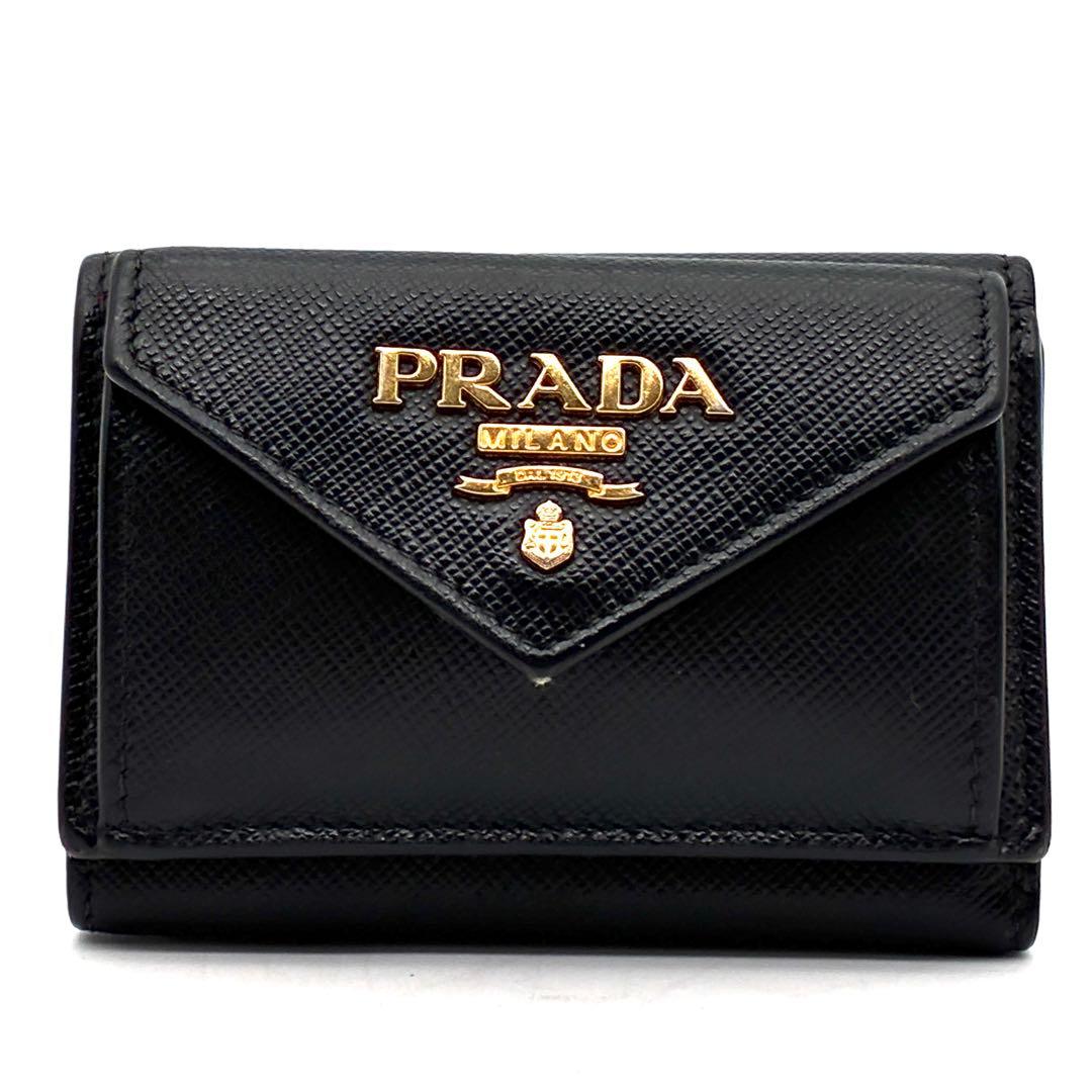 極美品 プラダ 三つ折り財布 ロゴ サフィアーノレザー シリアルあり ブラック