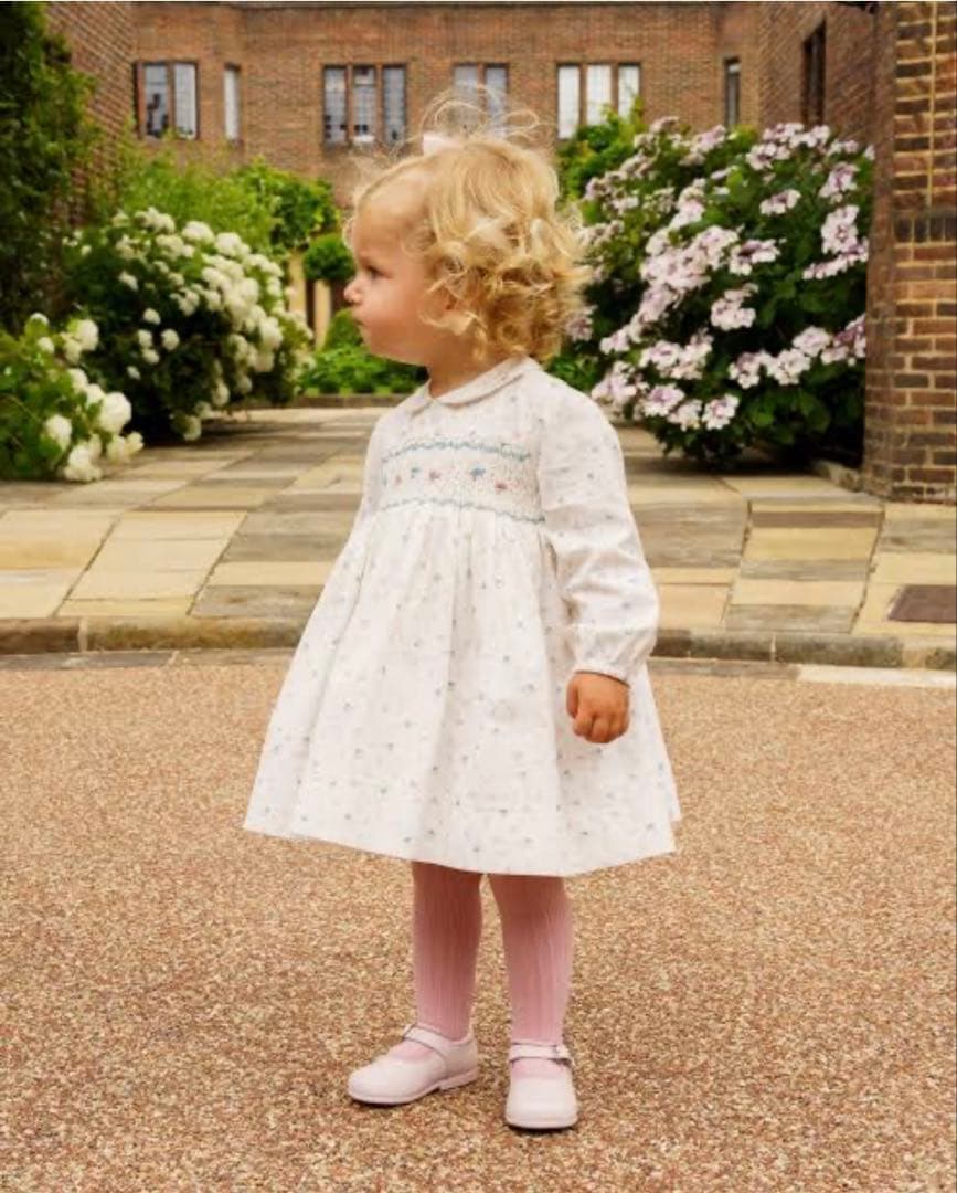 サンサカエプチ　花柄長袖ワンピース　アマイアキッズ　Amaia kids 3Y