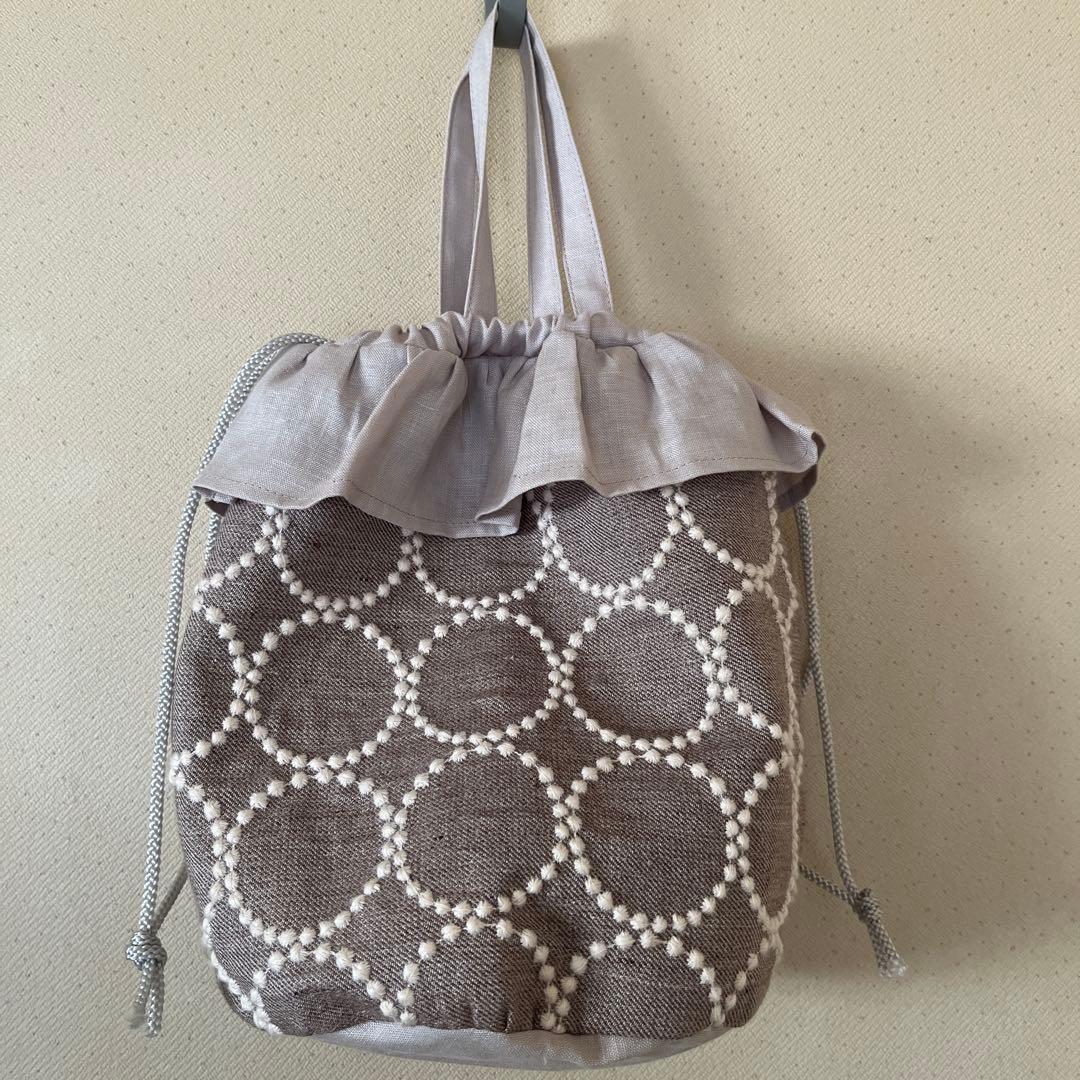 ハンドメイドフリル付き丸底巾着バッグ　新品