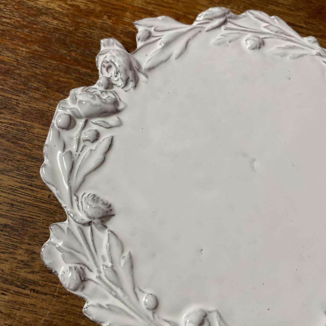 短期出品　アスティエ •ド•ヴィラット　ジベアドゥベ　ローズ柄白いプレート