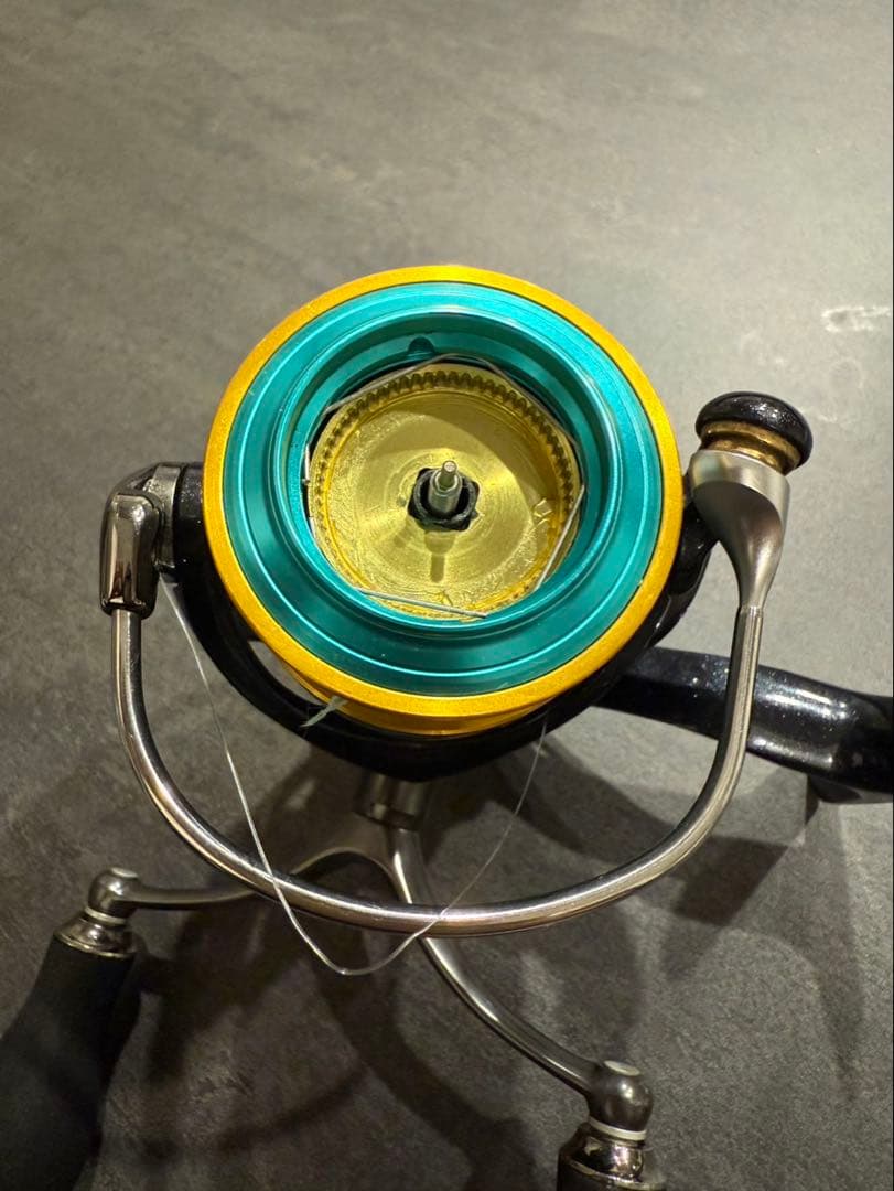 Emeraldas MX 2508PE-DH リール