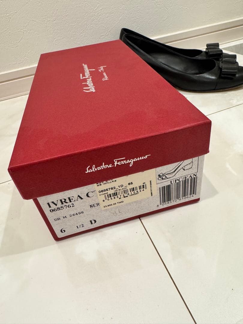 Ferragamo ブラック リボン付きパンプス