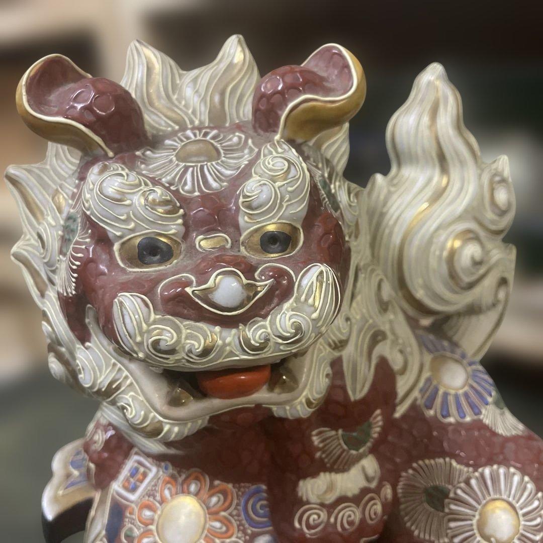 九谷焼玉乗り獅子の置物 赤と白 打出の小槌にのる獅子　石川県九谷焼 日本美術