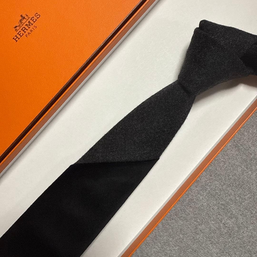 美品　エルメス　ネクタイ　黒・グレー　無地　ウール