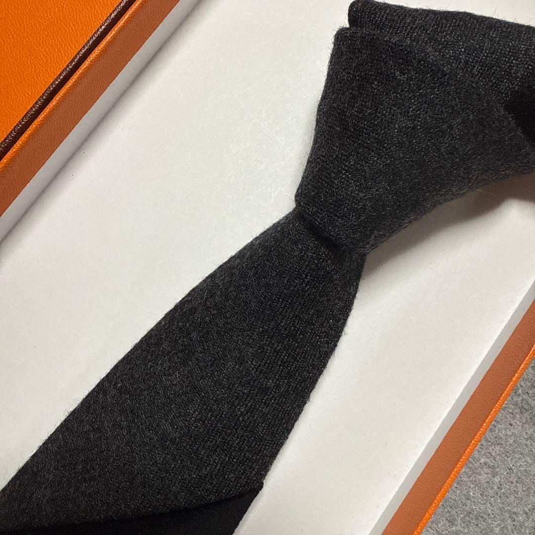 美品　エルメス　ネクタイ　黒・グレー　無地　ウール