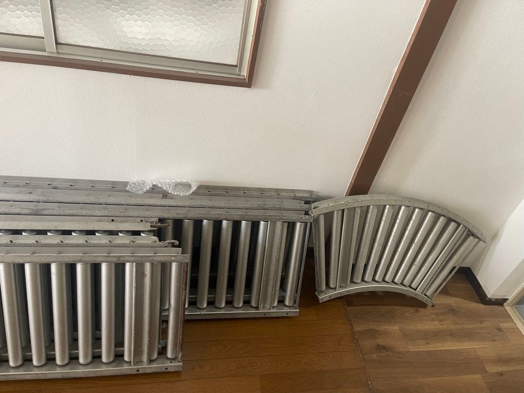 ローラコンベヤ、オフィス用デスク＆チェアセット、ダンボール