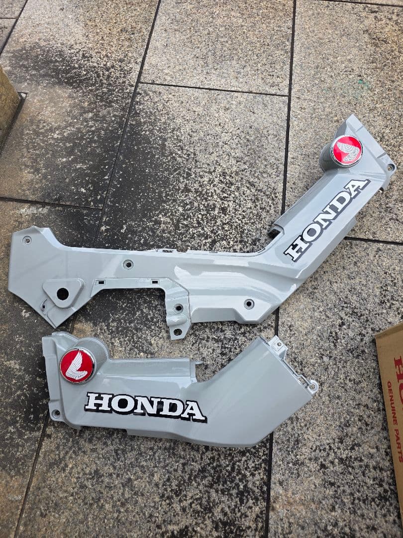 最終値引本日限定　ハンターカブJA65 カウル 左右セット スモーキーグレー