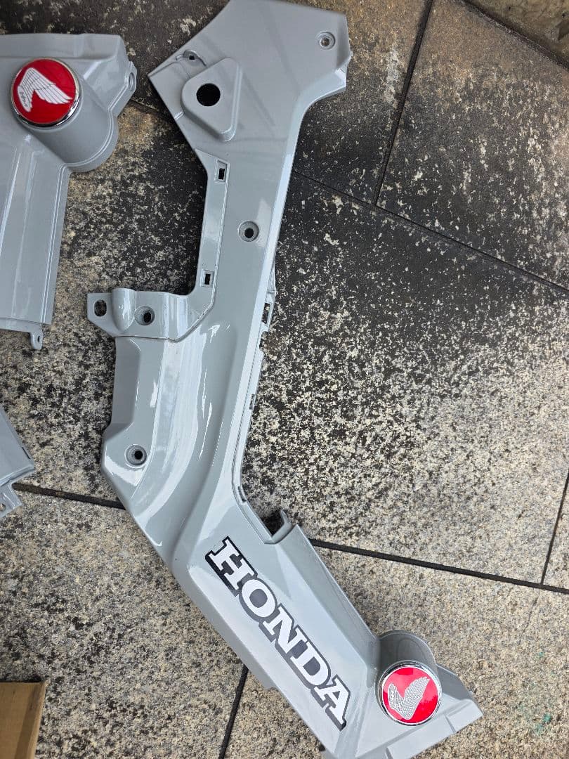 最終値引本日限定　ハンターカブJA65 カウル 左右セット スモーキーグレー