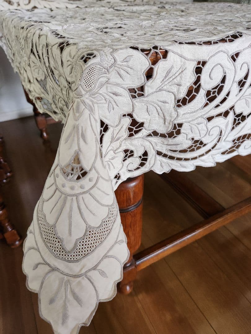スワトウ刺繍 レース　テーブルクロス＋ テーブルナプキン４枚