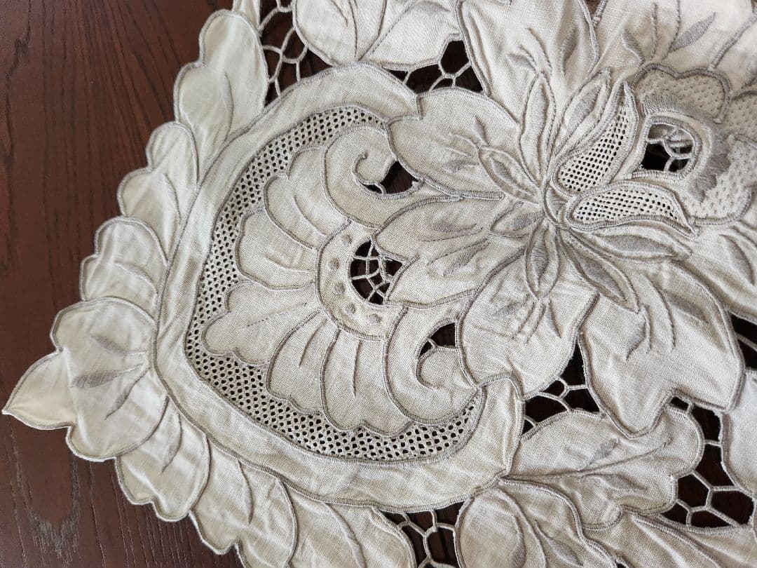 スワトウ刺繍 レース　テーブルクロス＋ テーブルナプキン４枚