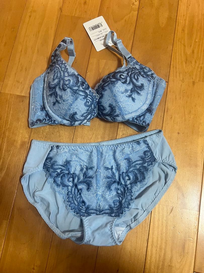 マルコ ブラジャーショーツセット B70 ブルー×ホワイト