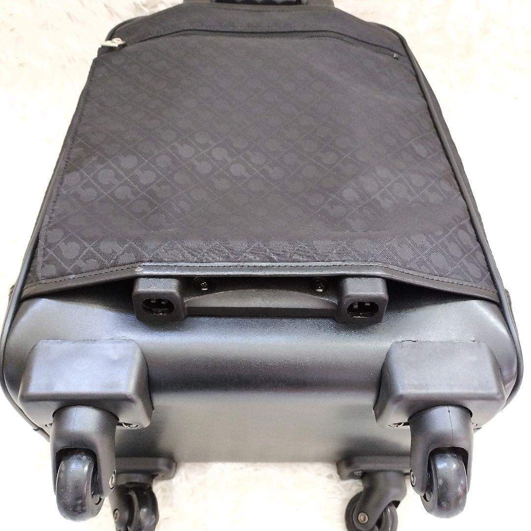 ゲラルディーニ　キャリーケース　4輪　機内持込　鍵付き　黒　ブラック