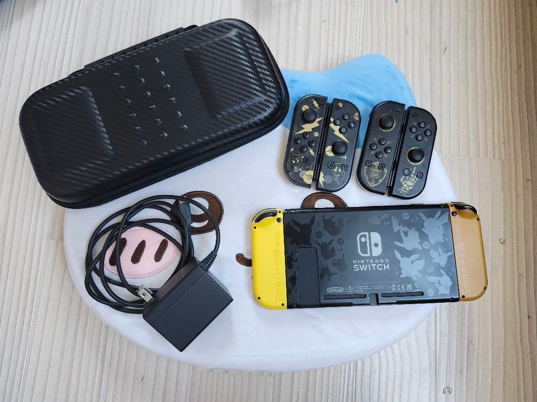 Nintendo Switch 本体 ピカチュウ　イーブイ　モデル