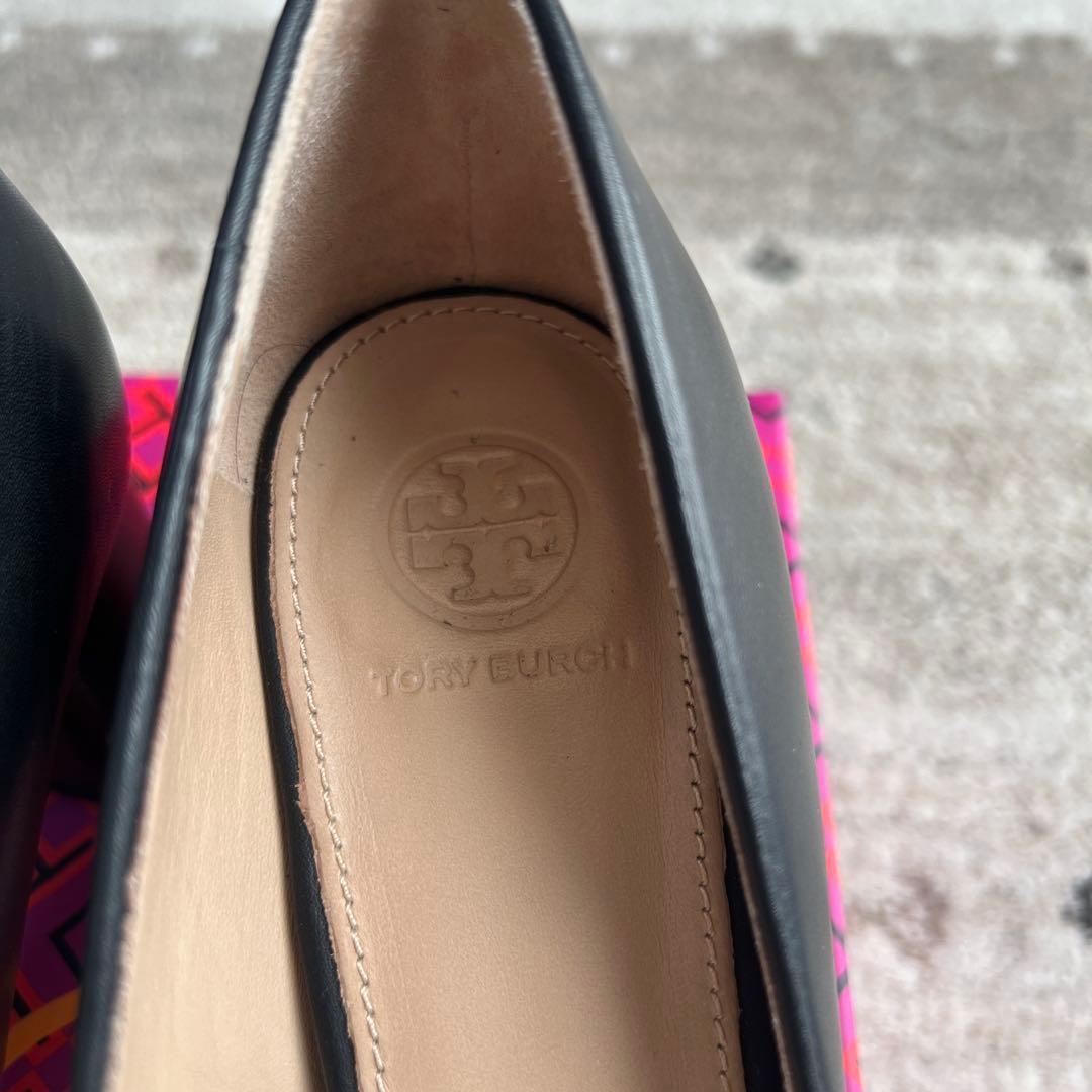 【美品】TORY BURCH レザーパンプス 黒×ゴールド サイズ7（24cm）