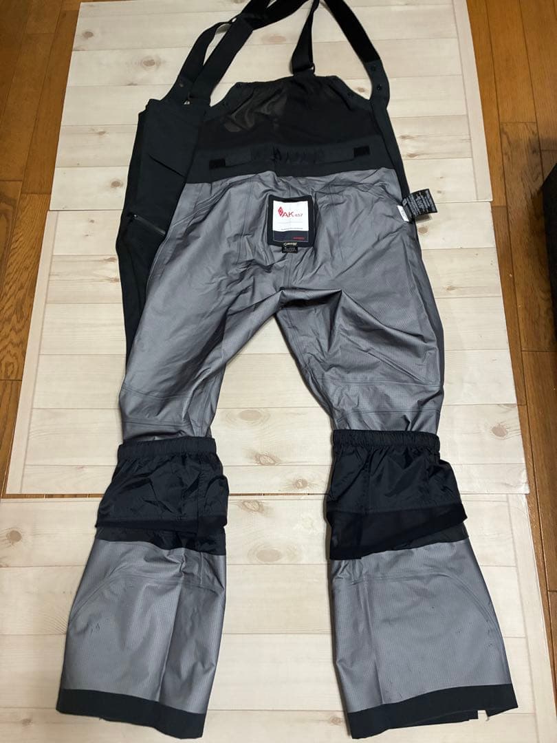 美品バートンAK457 GORE-TEX PRO ビブパンツ　Sサイズ