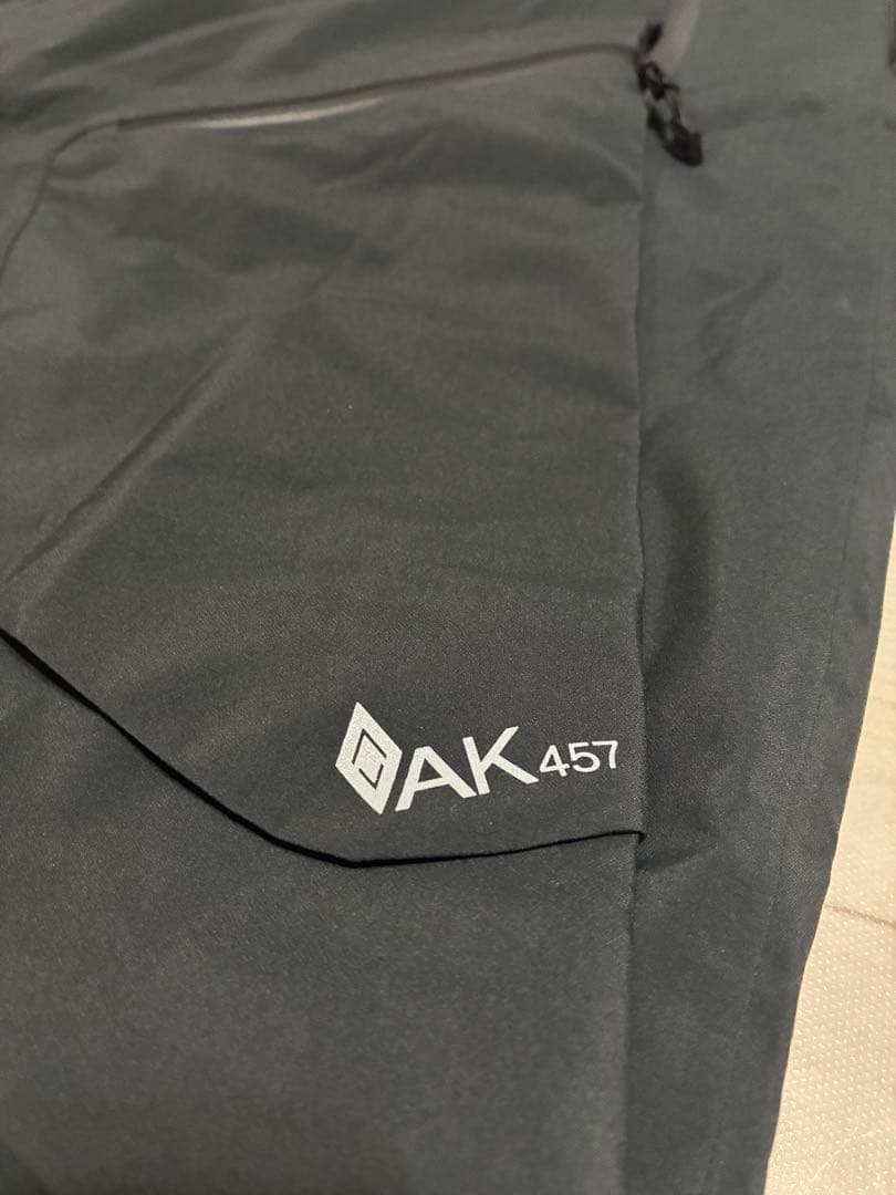 美品バートンAK457 GORE-TEX PRO ビブパンツ　Sサイズ