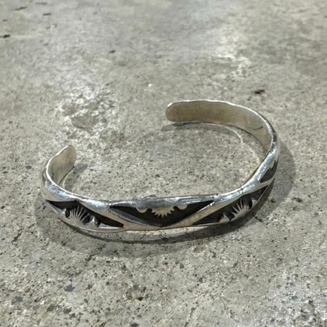 ナバホ族 シルバーバングル　サンバースト