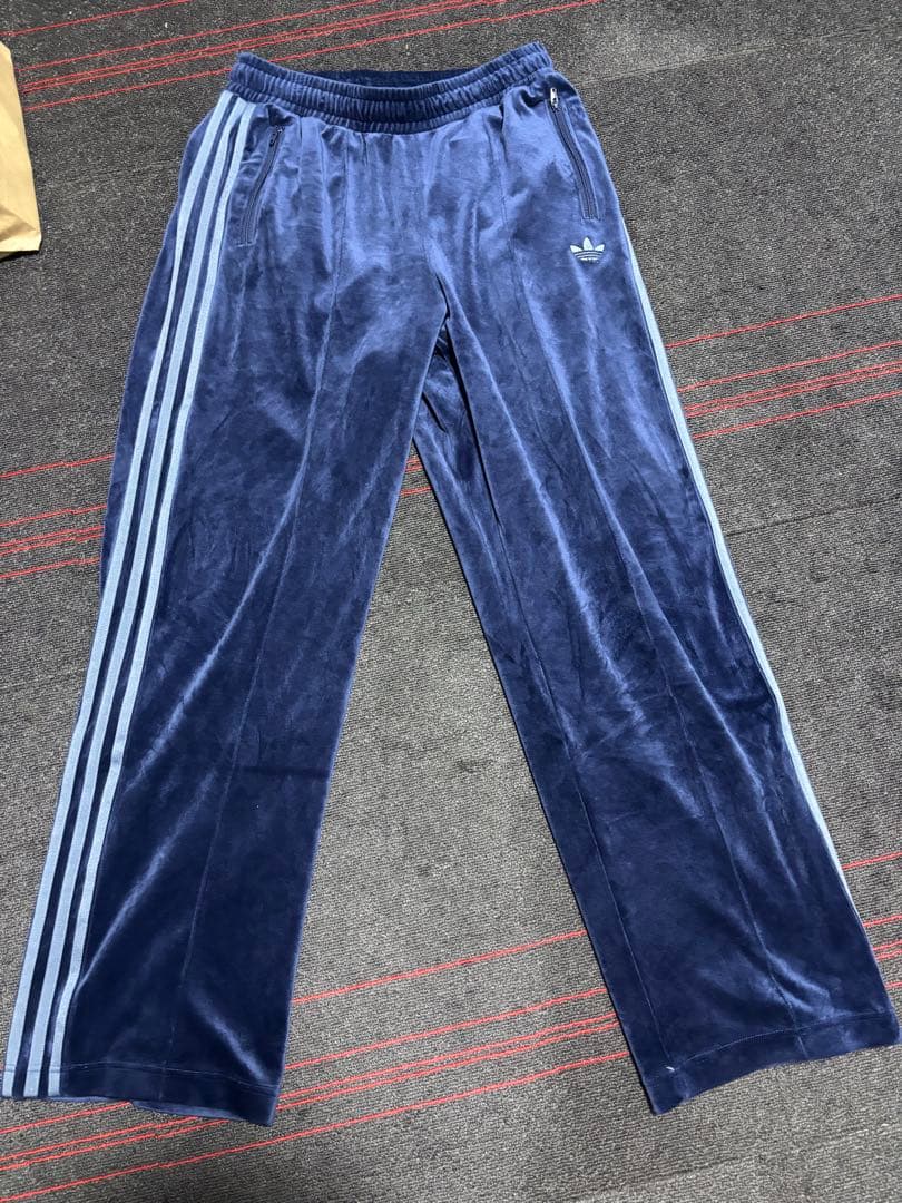 adidas ベッケンバウアー　トラックパンツ ベロア