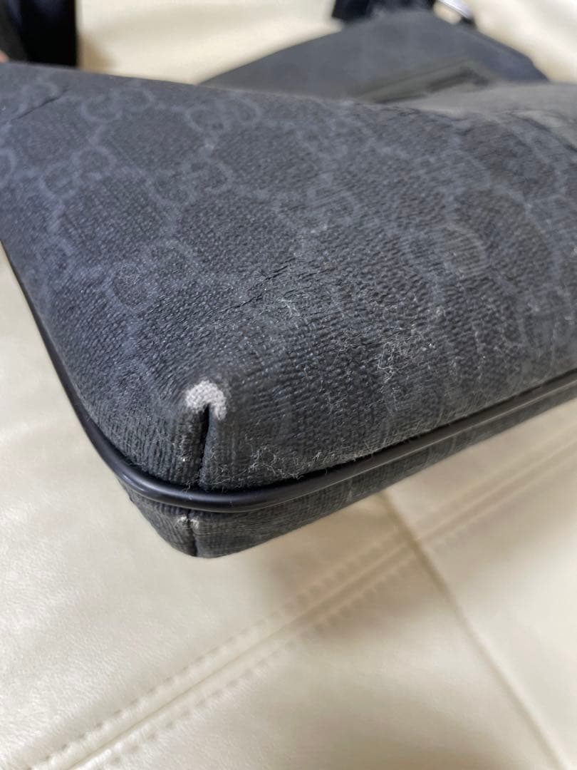 グッチ　メッセンジャーバック