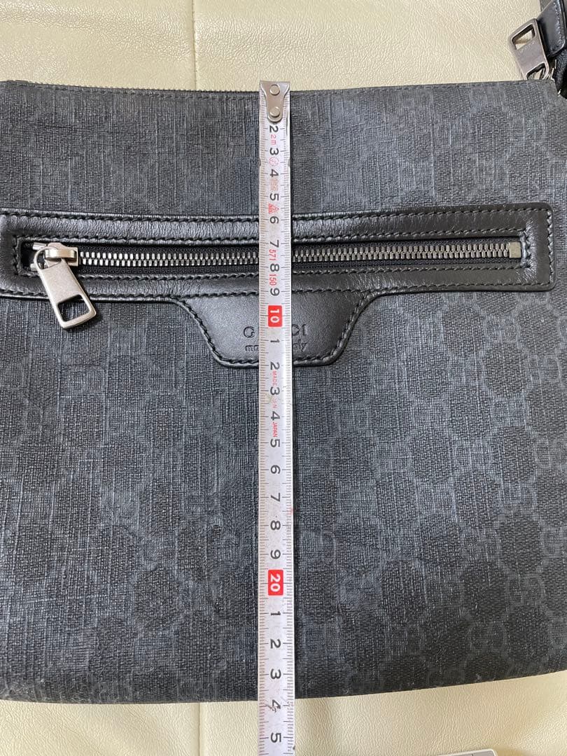 グッチ　メッセンジャーバック