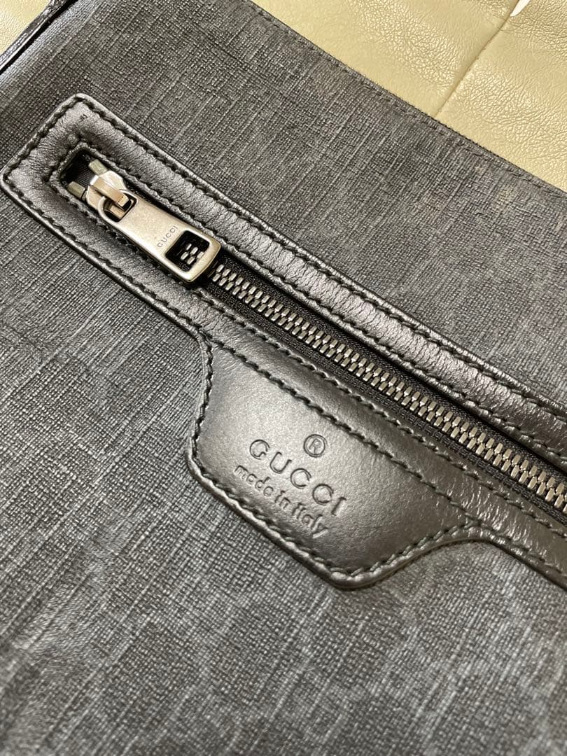 グッチ　メッセンジャーバック