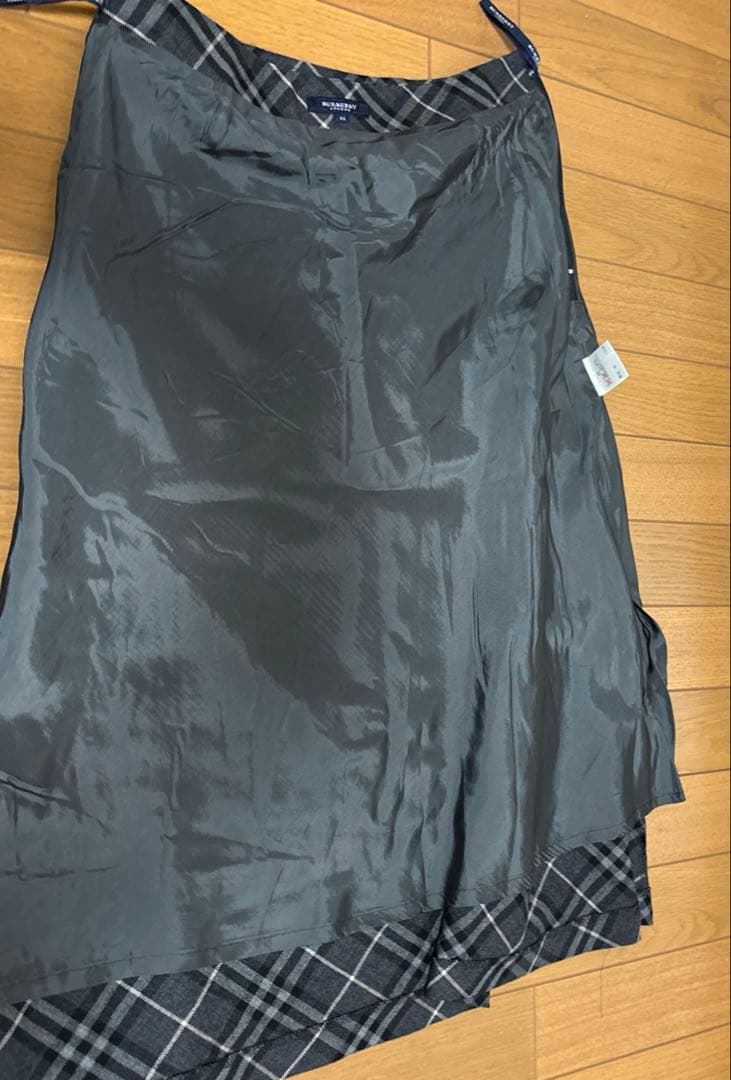 バーバリーロンドン☆ノバチェック☆ミモレ丈☆フレアスカート☆サイズ42