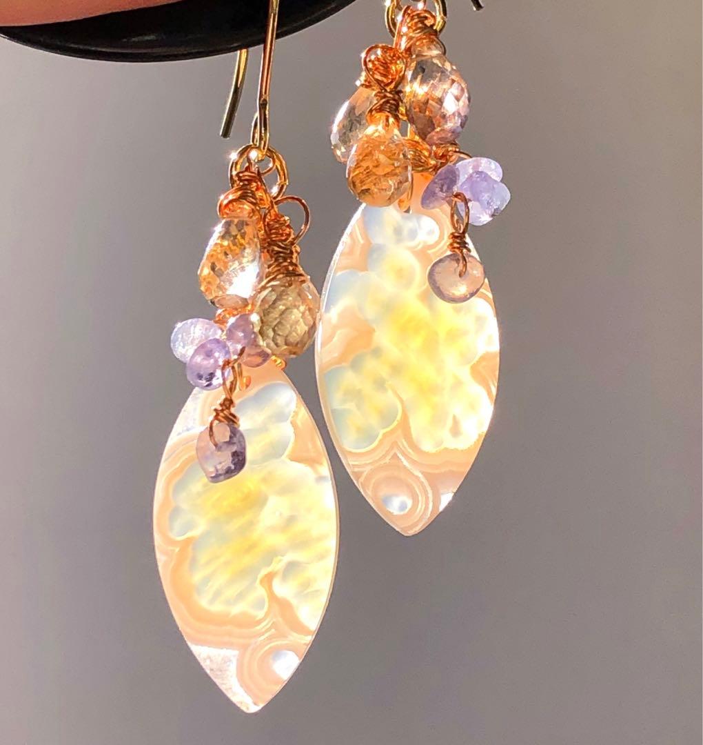 天然石♡レア♡大輪お花模様ホワイトアイアゲートのピアス14kgf