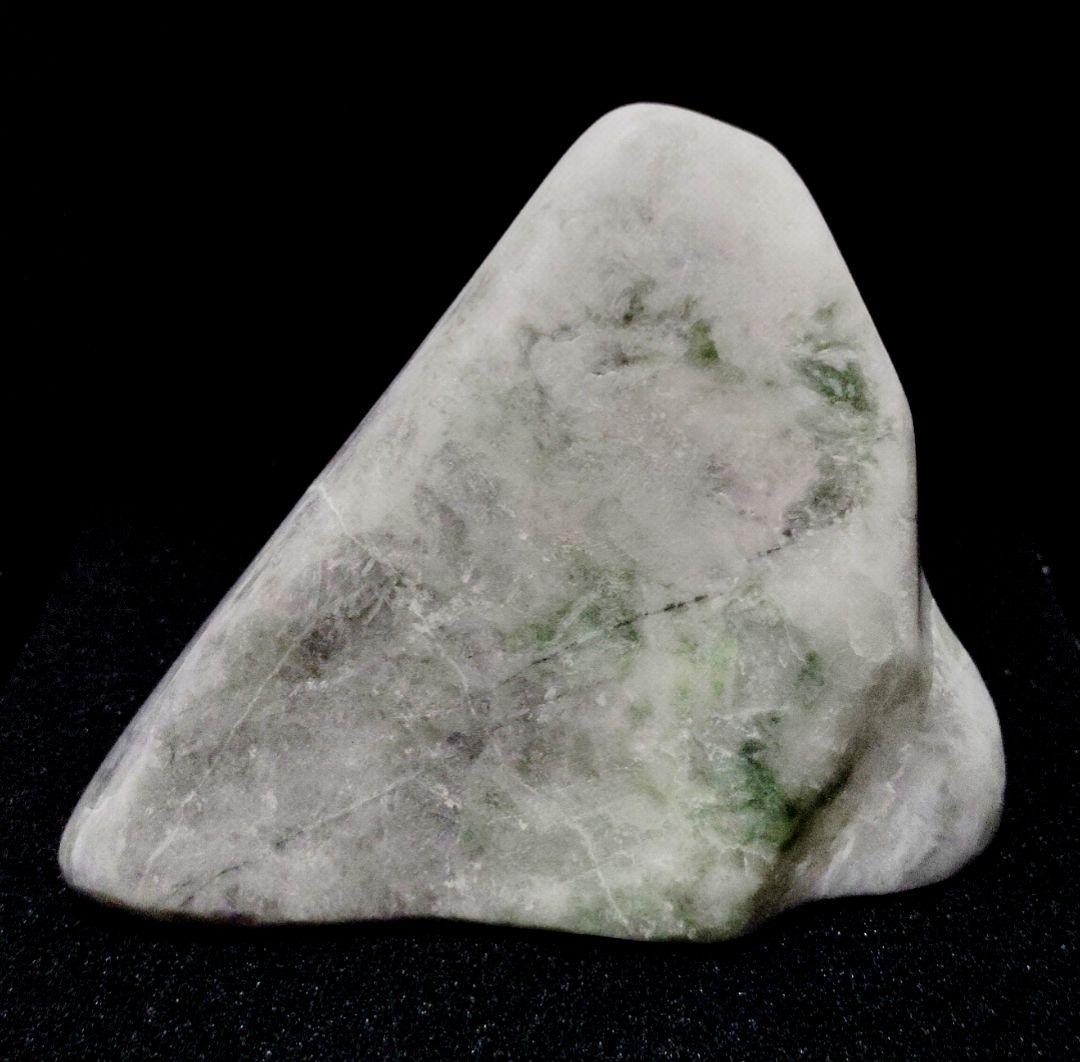 ★翡翠原石★糸魚川硬玉【姫川・磨き594ｇ】