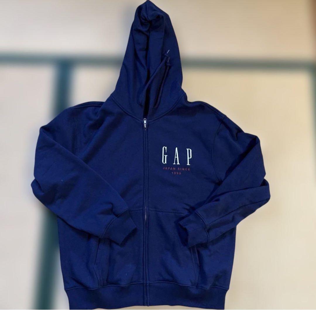 し*う様 最終値下げ　GAP 30周年記念 フード付きパーカー 　ネイビー