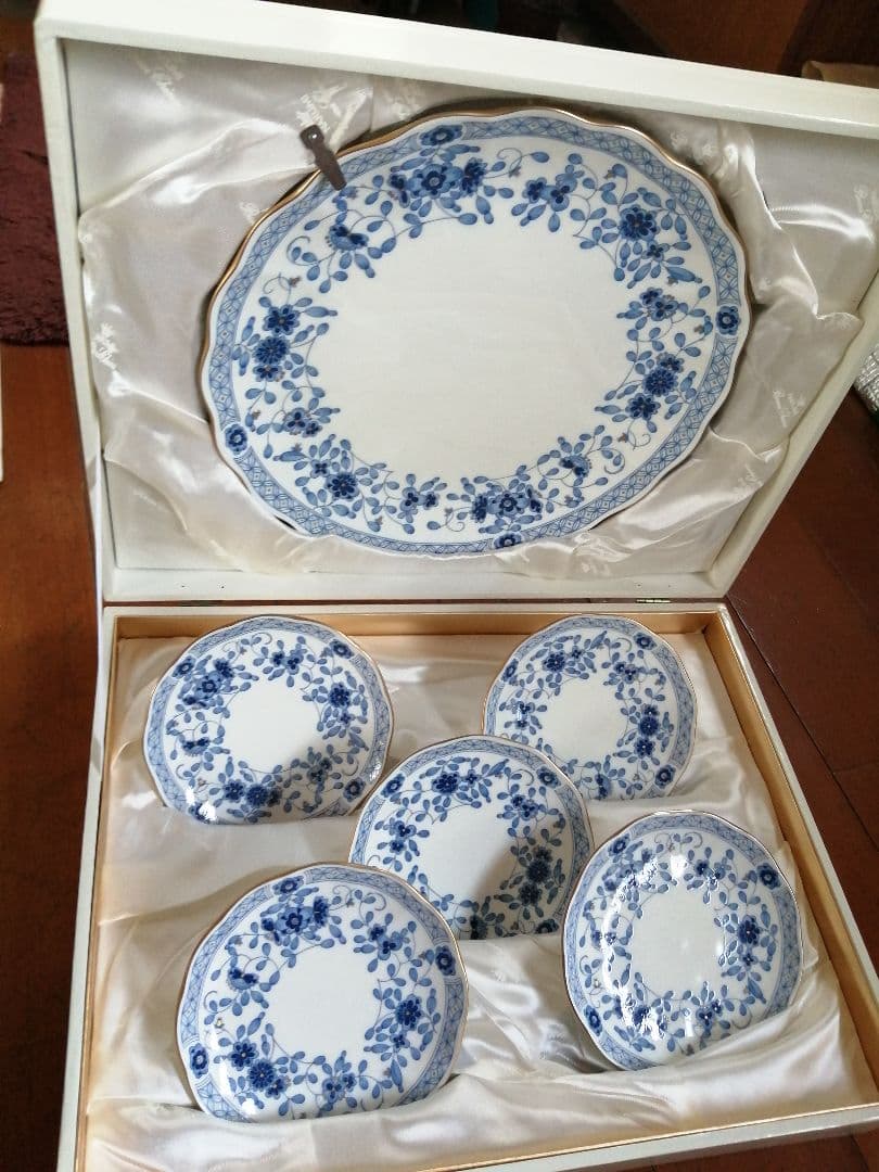 新品NARUMI ナルミ ボーンチャイナ プチケーキセット 箱付き 匿名配送