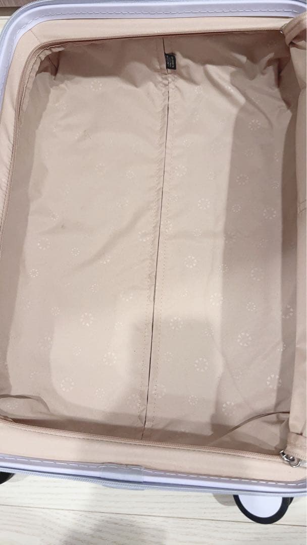 スーツケース　パステルラベンダー色