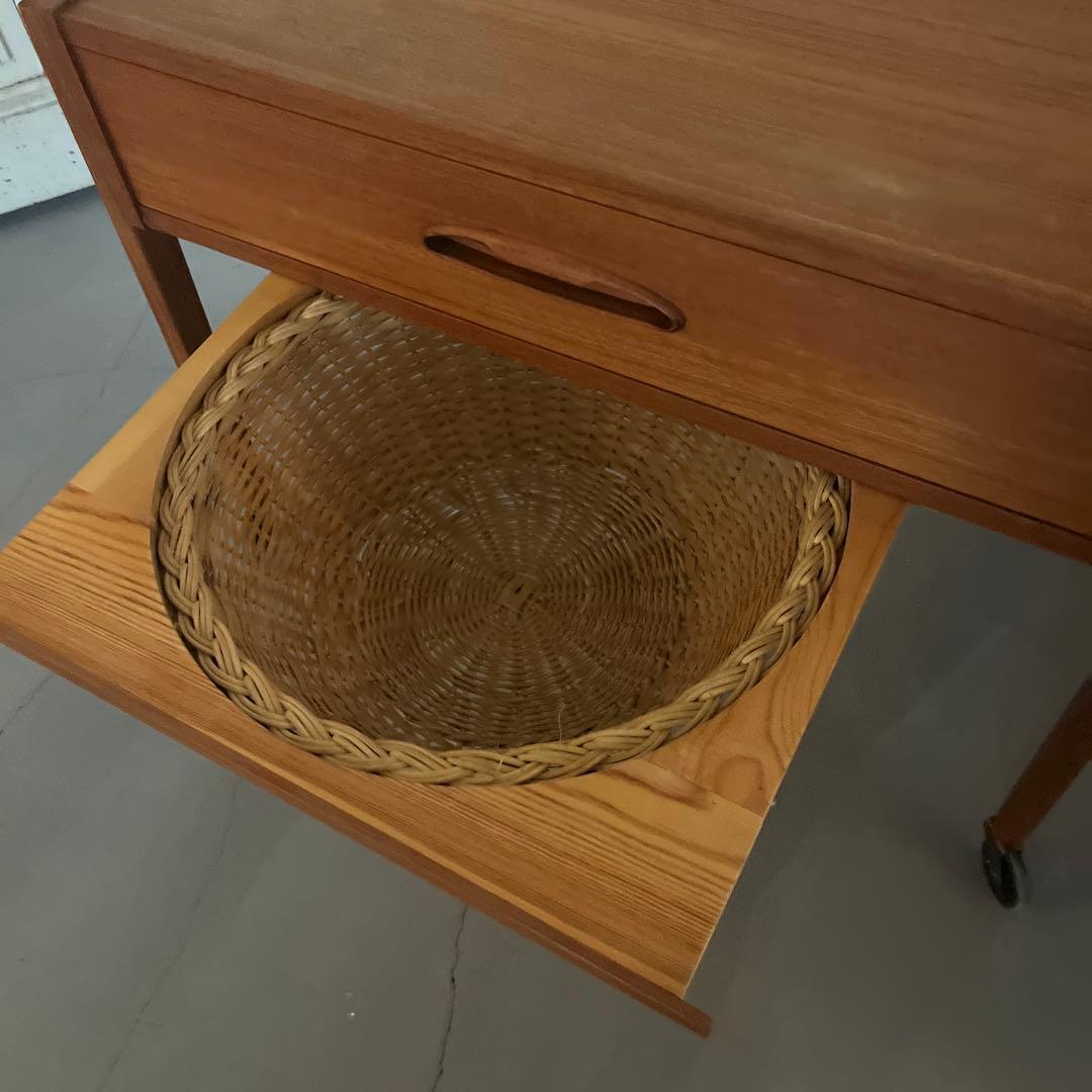 デンマーク製　ヴィンテージ　ソーイングテーブル