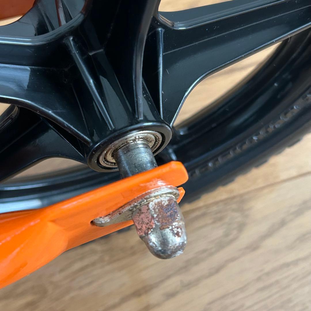 STRIDER ストライダー　12インチ　スポーツモデル　オレンジ　スタンド付き