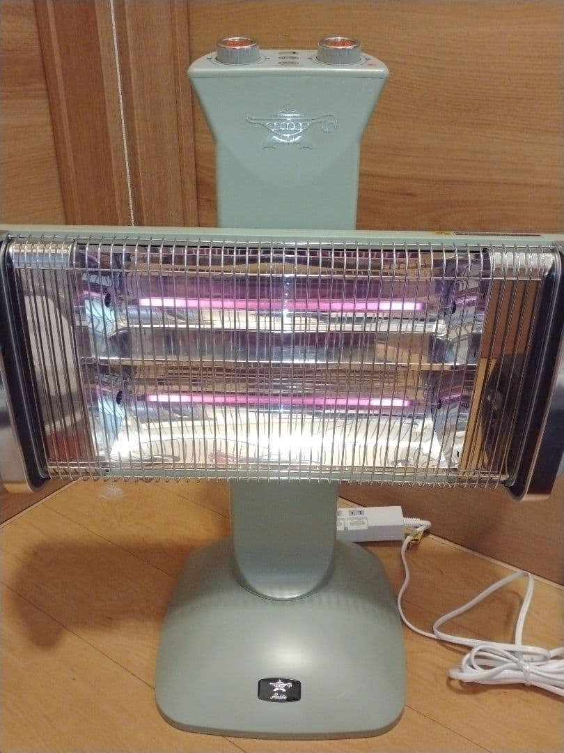 極美品アラジン　グラファイトヒーター　CAH-2G10EY-G 2022製