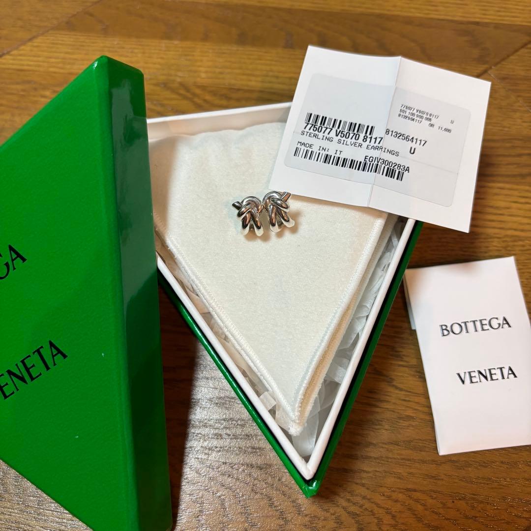 Bottega Veneta シルバーピアス ノットピアス