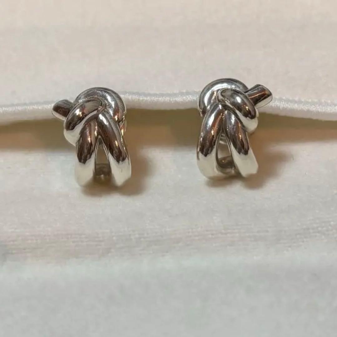Bottega Veneta シルバーピアス ノットピアス