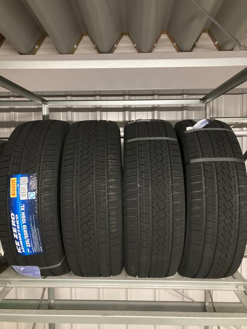 ロビー　ピレリスタッドレスタイヤ