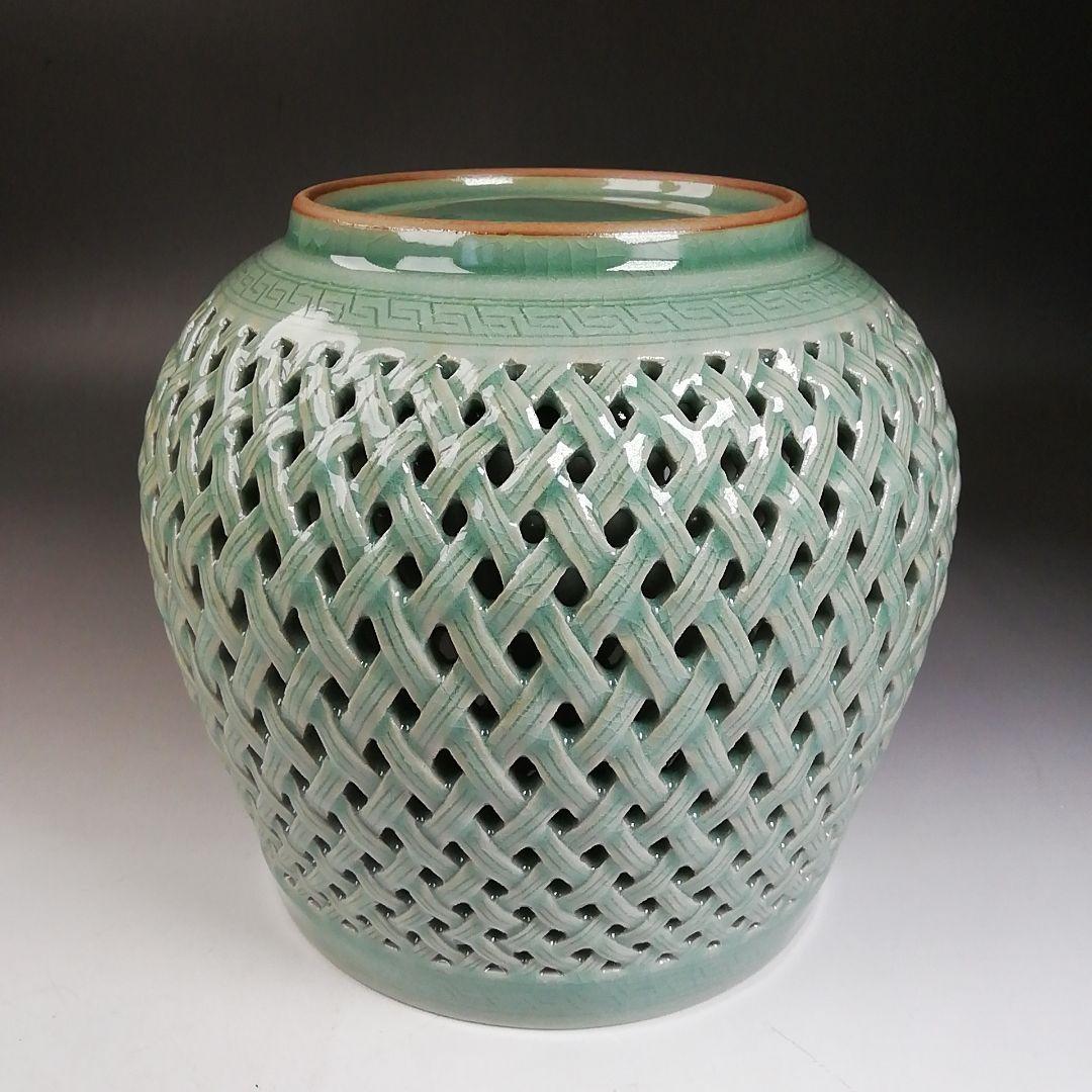 Ｗ７３　水指　『青磁透刻』『芋頭水指』『金世龍 作』　共箱　茶道具