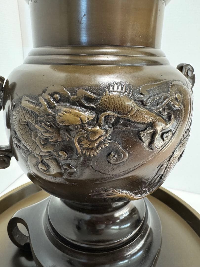 金属製の壺　花瓶　骨董品　龍と虎