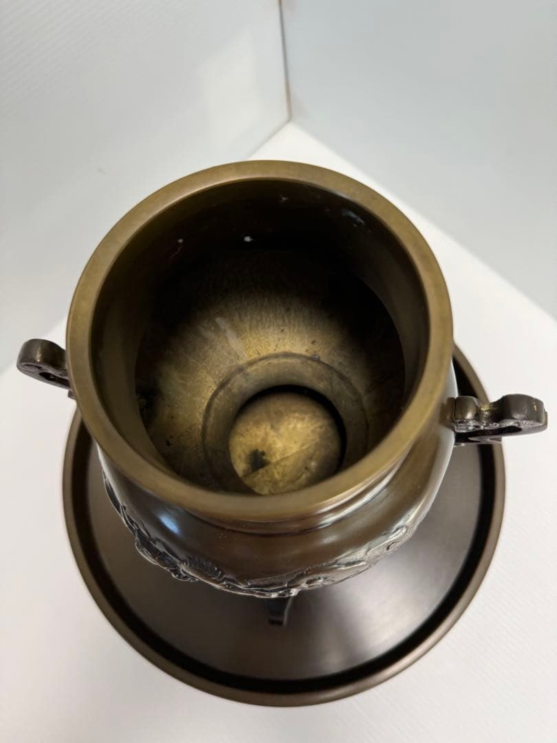 金属製の壺　花瓶　骨董品　龍と虎