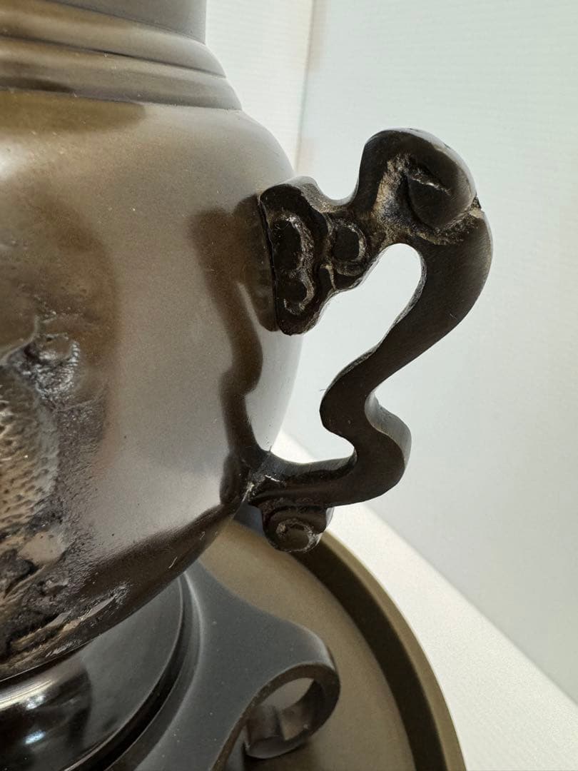 金属製の壺　花瓶　骨董品　龍と虎