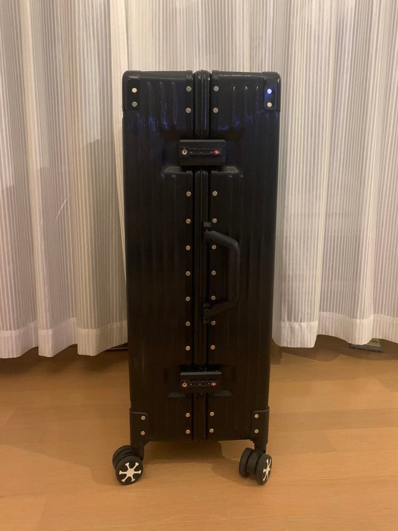 スーツケース　アルミフレーム　ブラック