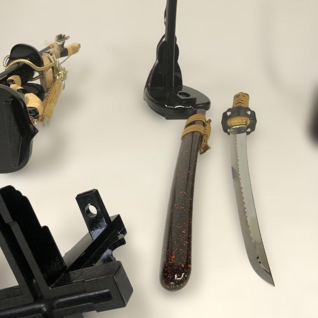 五月人形 黒と金の飾り