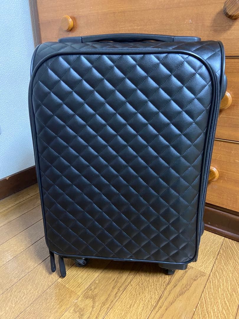 極美品マダムヒロコキルティング加工キャリーケースリアンブラック